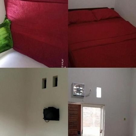Bromo Family Guest House Kepanjen エクステリア 写真